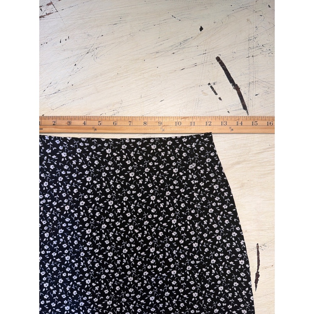 Brandy Melville Mini Skirt Womens One Size Black White Floral A-Line Side Slit - Picture 6 of 7
